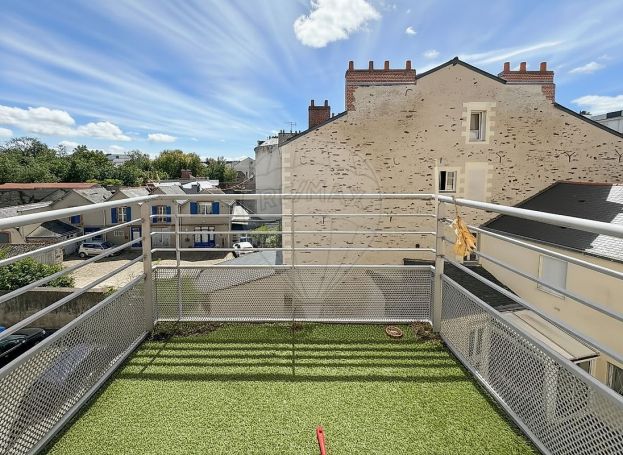 A louer APPARTEMENT T4 75 M2  REZE