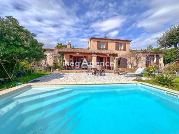 A vendre MAISON  5 PIECES 140 M2 BORD DE MER GASSIN