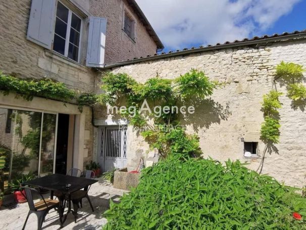 A louer MAISON  DE MAîTRE  SAINT JEAN D ANGELY