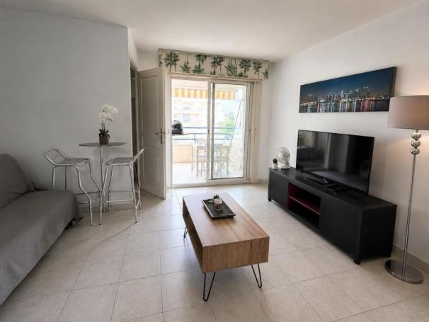 A louer APPARTEMENT T2 30 M2 TERRASSE PLAGE à PIED FREJUS