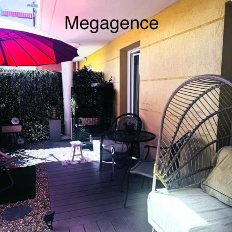 A louer APPARTEMENT T3 61 M2 TERRASSE BORD DE MER BORMES LES MIMOSAS