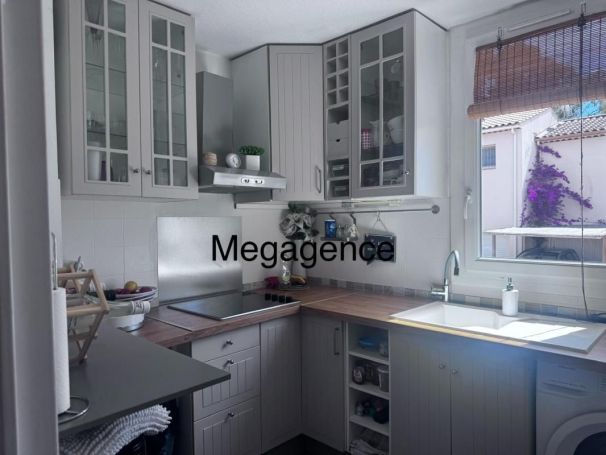 A louer APPARTEMENT T2 51 M2 TERRASSE BORD DE MER HYERES