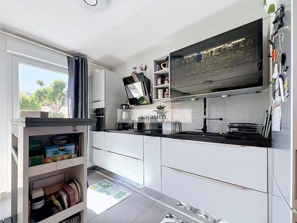 A louer APPARTEMENT DE PRESTIGE T3 60 M2 TERRASSE BORD DE MER LA CIOTAT