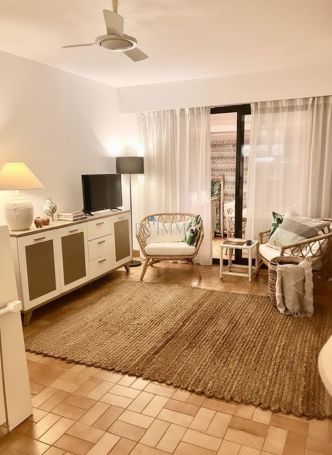 A louer APPARTEMENT T3 39 M2 TERRASSE PIEDS DANS L'EAU GRIMAUD