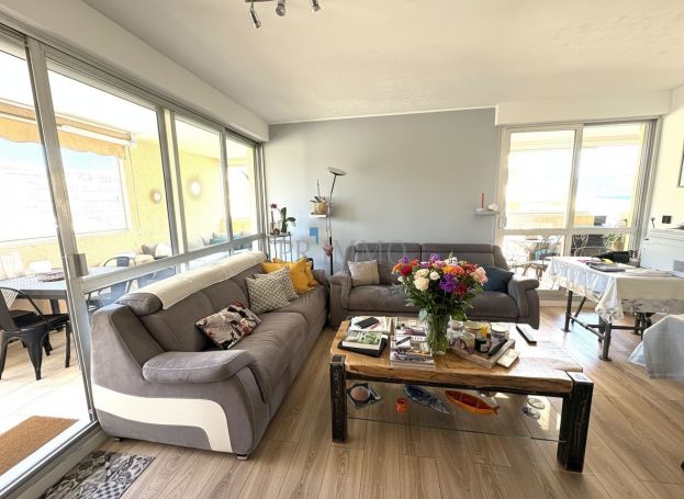 A louer APPARTEMENT DE PRESTIGE NEUF T4 75 M2 TERRASSE BORD DE MER BORMES LES MIMOSAS