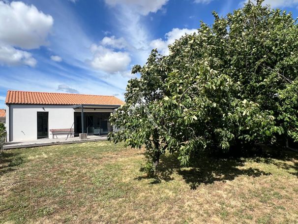 A vendre MAISON  3 PIECES 82 M2  ANGLES