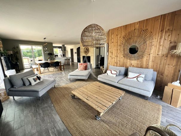 A vendre MAISON 6 PIECES 136 M2 BORD DE MER TALMONT SAINT HILAIRE