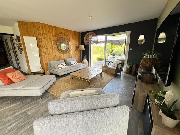 A vendre MAISON 6 PIECES 136 M2 BORD DE MER TALMONT SAINT HILAIRE