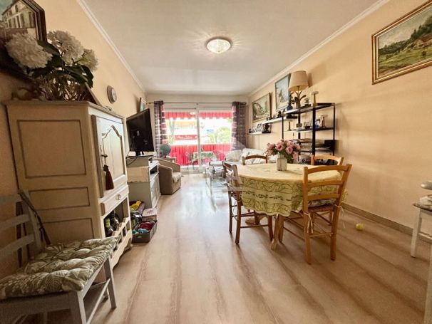 A louer APPARTEMENT T3 73 M2 BORD DE MER CAGNES SUR MER