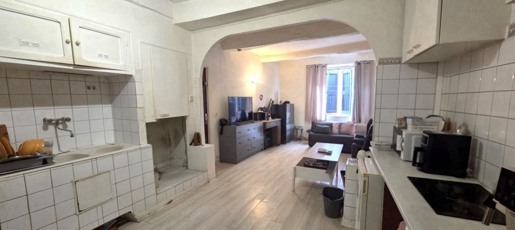 A louer STUDIO  34 M2  CUGES LES PINS