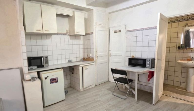 A louer STUDIO  34 M2  CUGES LES PINS