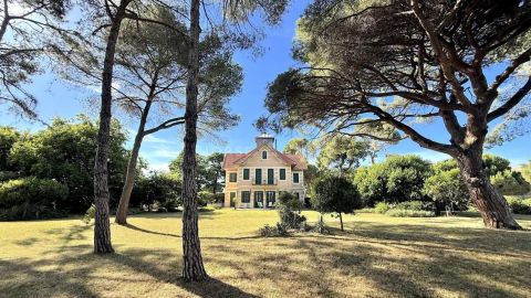 A louer MAISON  CONTEMPORAINE BORD DE MER AIGUES MORTES