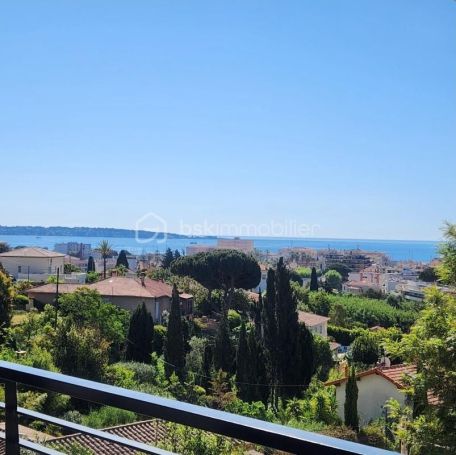 A louer APPARTEMENT T2 54 M2 TERRASSE VUE MER GOLFE JUAN