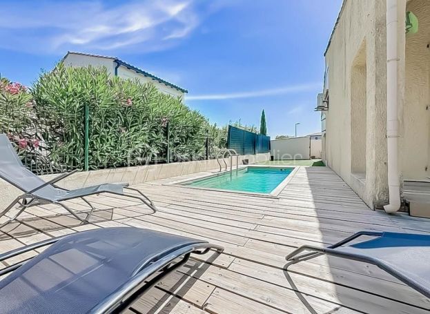 A vendre MAISON  5 PIECES 110 M2 BORD DE MER MARSEILLAN