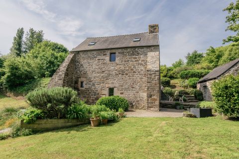 vente MAGNIFIQUE MOULIN XVe SIECLE ENTRE TERRE ET MER