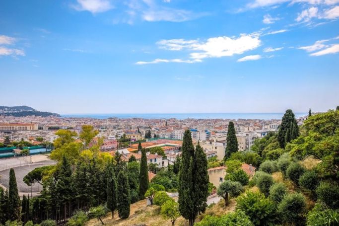 A louer APPARTEMENT T4 88 M2 BORD DE MER NICE