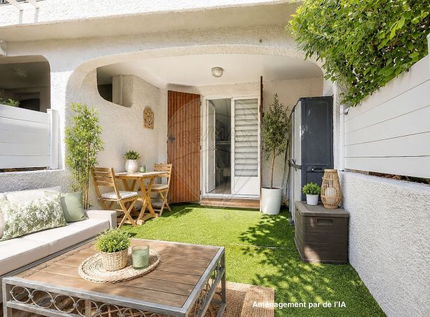 A louer STUDIO  24 M2 TERRASSE BORD DE MER SAINTES MARIES DE LA MER