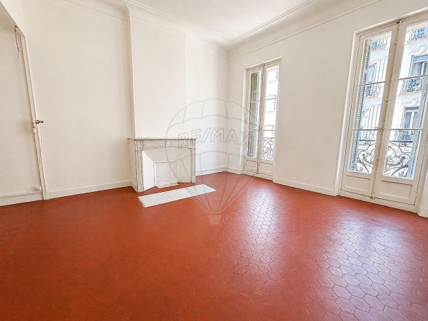 A louer APPARTEMENT T4 93 M2  MARSEILLE 4EME