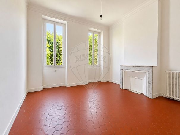 A louer APPARTEMENT T4 93 M2  MARSEILLE 4EME