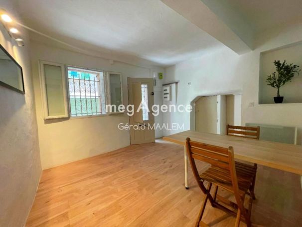 A louer STUDIO NEUF  27 M2 BORD DE MER FREJUS