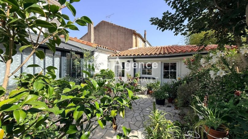 A louer MAISON  DE MAîTRE  LUCON