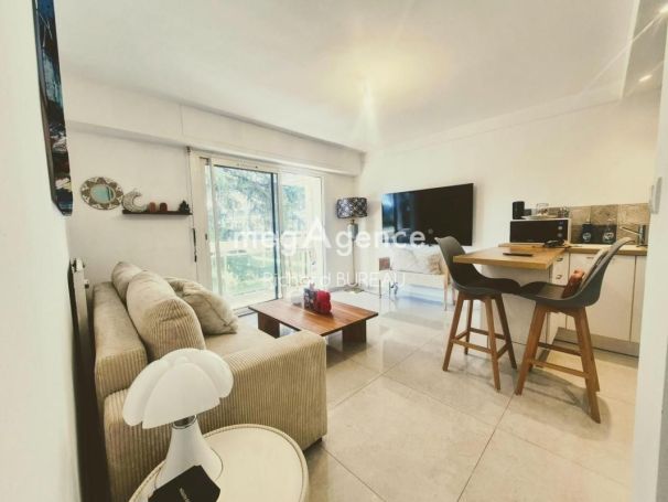 A louer APPARTEMENT T2 50 M2 BORD DE MER HYERES