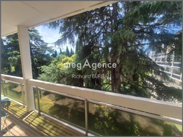 A louer APPARTEMENT T2 50 M2 BORD DE MER HYERES