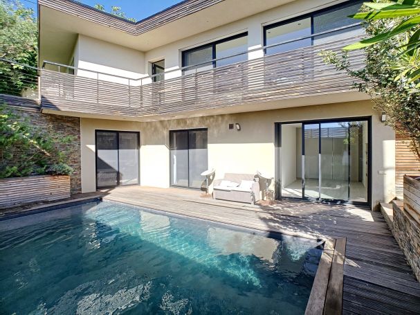 A vendre BELLE  VILLA CONTEMPORAINE 5 PIECES VUE MER  Bandol