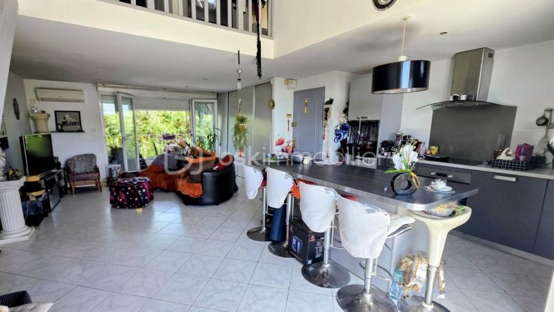 A louer APPARTEMENT DUPLEX T3 75 M2 TERRASSE  SAINT JEAN DE VEDAS
