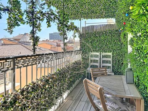A louer APPARTEMENT T3 57 M2 TERRASSE BORD DE MER TOULON