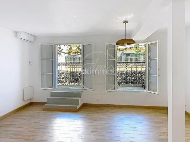 A louer APPARTEMENT T3 57 M2 TERRASSE BORD DE MER TOULON