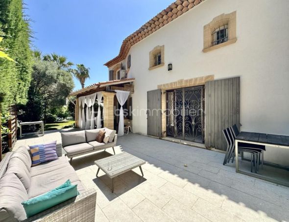 A louer MAISON  6 PIECES 176 M2 BORD DE MER CANNES