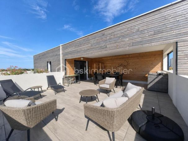 A louer APPARTEMENT DUPLEX DE PRESTIGE T5 113 M2 TERRASSE VUE MER VALRAS PLAGE