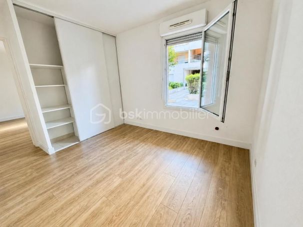 A louer APPARTEMENT T3 52 M2 TERRASSE  ALES