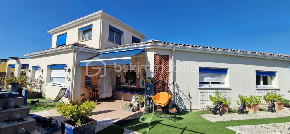 A louer MAISON  7 PIECES 284 M2  SAINT VINCENT DE PAUL