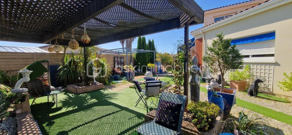 A louer MAISON  7 PIECES 284 M2  SAINT VINCENT DE PAUL