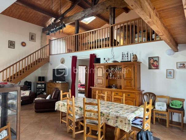 A louer MAISON  DE MAîTRE  COUTRAS