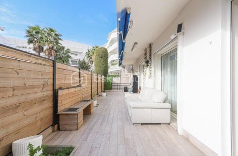 A louer APPARTEMENT NEUF T4 98 M2 TERRASSE BORD DE MER CANNES