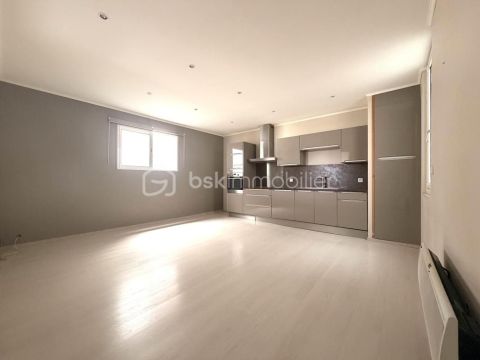 A louer APPARTEMENT T3 66 M2 BORD DE MER SETE