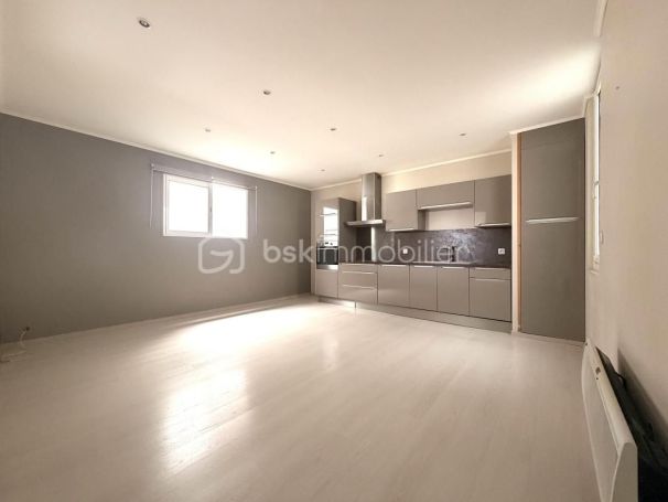 A louer APPARTEMENT T3 66 M2 BORD DE MER SETE