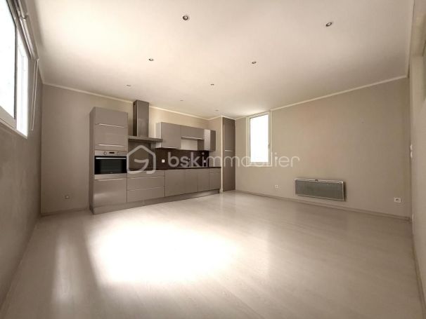 A louer APPARTEMENT T3 66 M2 BORD DE MER SETE