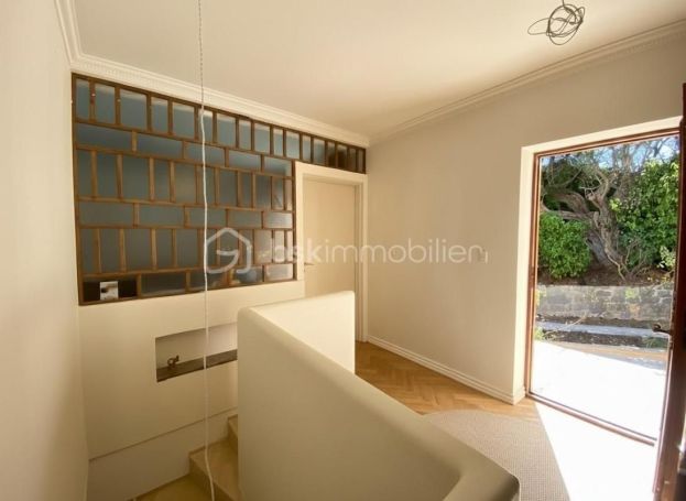 A louer MAISON  D'ARCHITECTE  TOURRETTES
