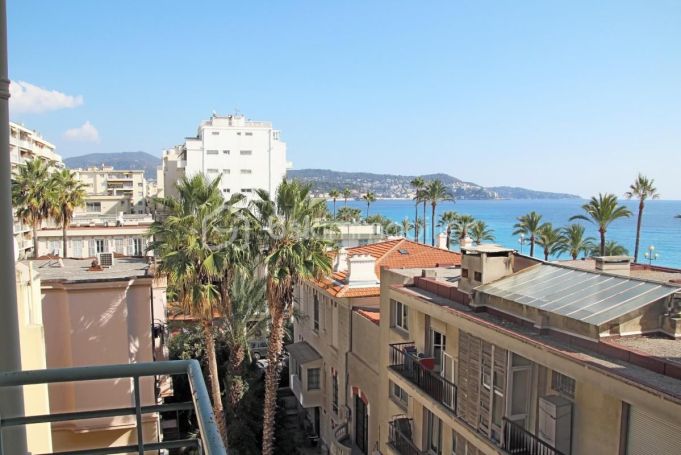 A louer APPARTEMENT T3 70 M2 VUE MER NICE
