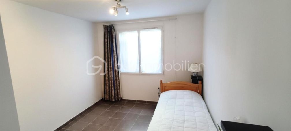 A louer APPARTEMENT T3 53 M2 BORD DE MER LA SEYNE SUR MER