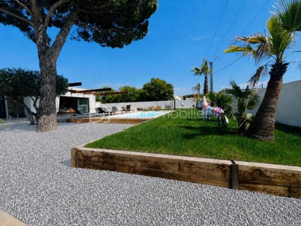 A louer MAISON  7 PIECES 271 M2 BORD DE MER MARIGNANE
