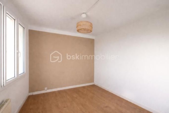 A louer APPARTEMENT T4 74 M2  ALES