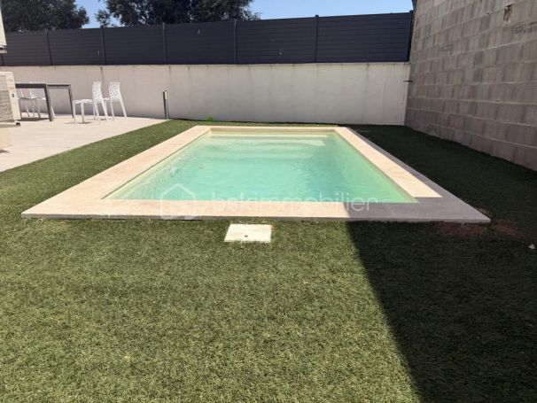 A louer MAISON  5 PIECES 141 M2 BORD DE MER POUSSAN