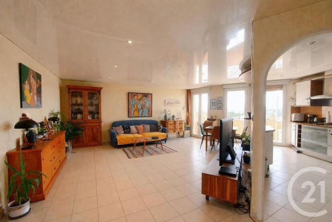 A louer APPARTEMENT T3 73 M2  MONTPELLIER
