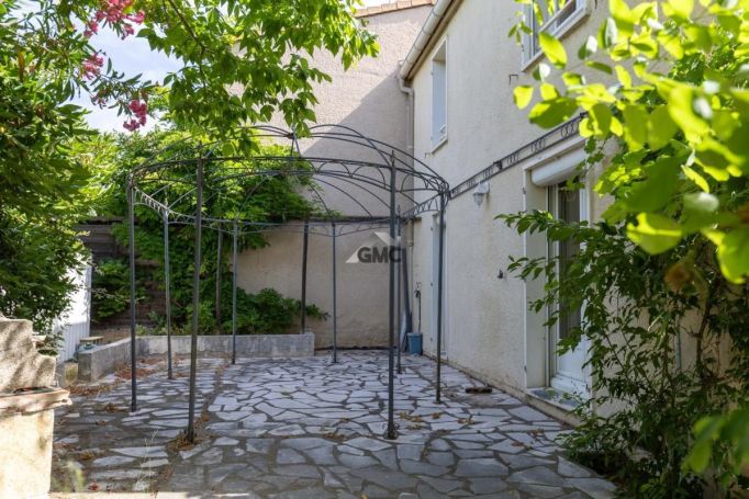 A louer MAISON  5 PIECES 104 M2  BEZIERS