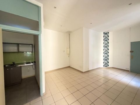 A louer APPARTEMENT T2 51 M2 BORD DE MER NICE